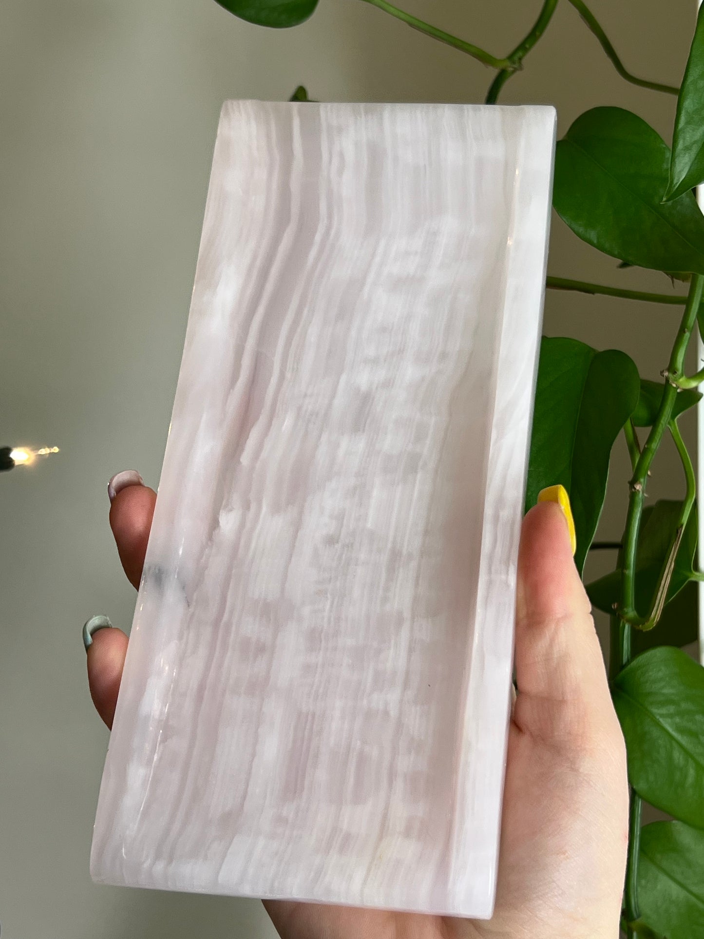 Mangano Calcite High Quality Tray - UV Reactive - V