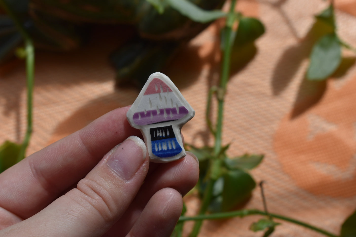 Épingles d’argile de drapeau de fierté de champignon