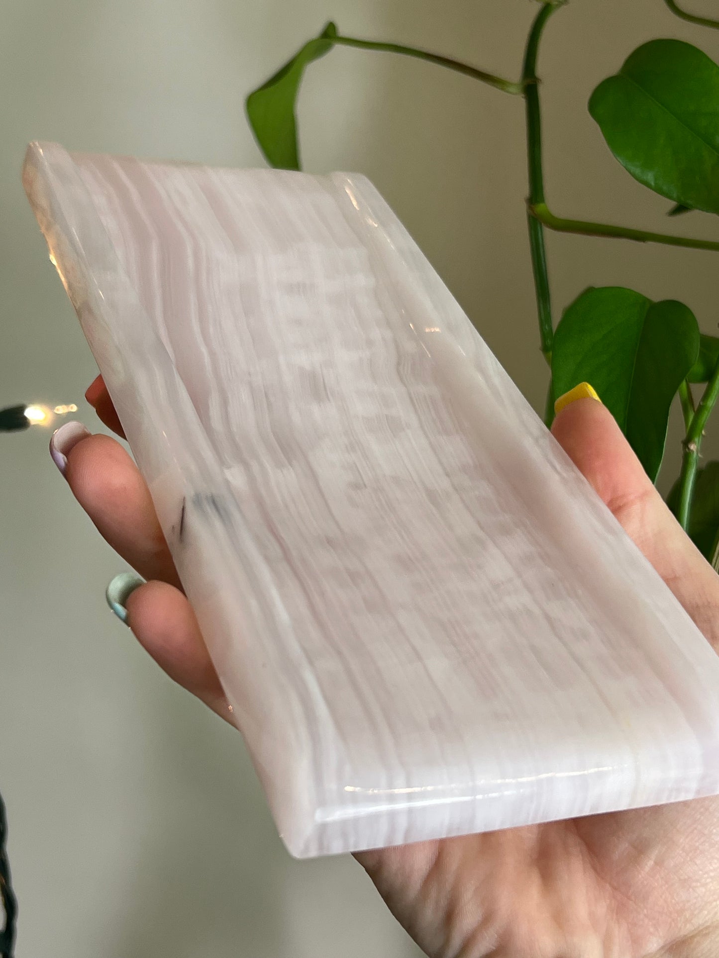 Mangano Calcite High Quality Tray - UV Reactive - V