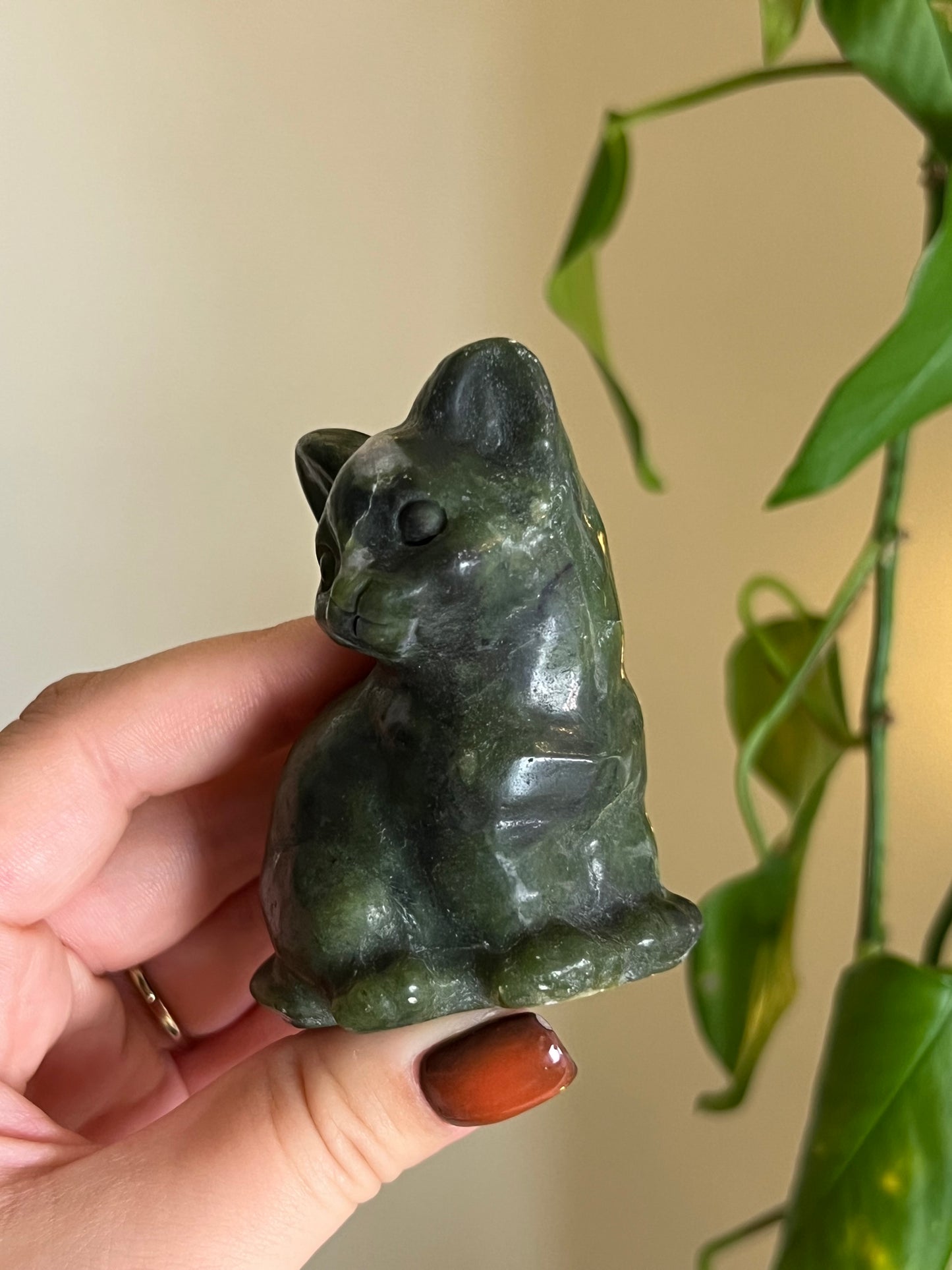Jade Medium Sitting Cat