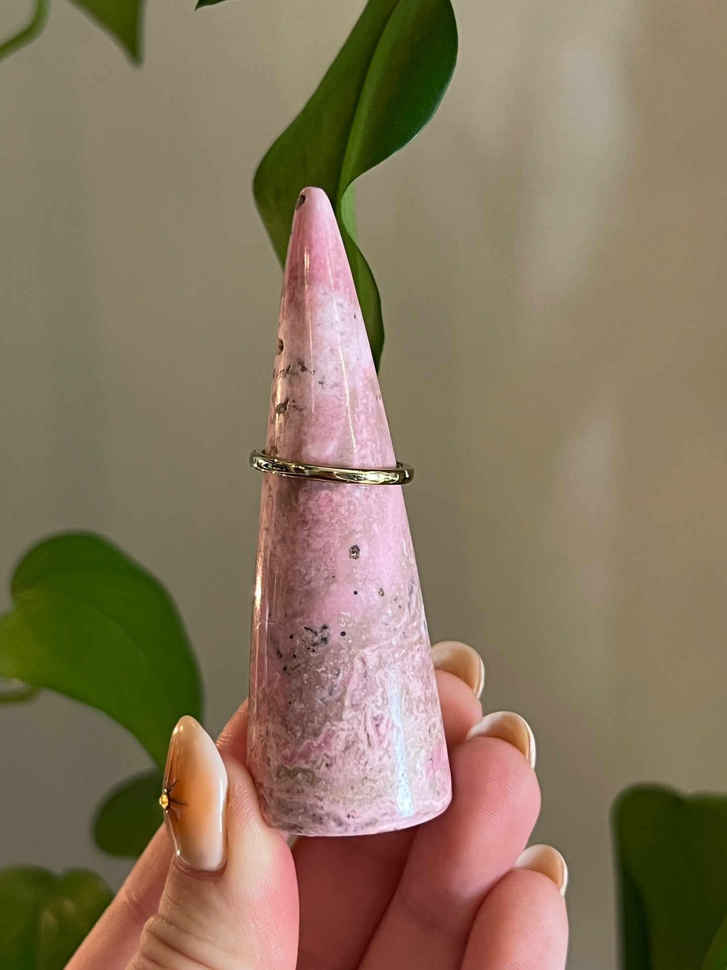 Peruvian Rhodonite Ring Holder
