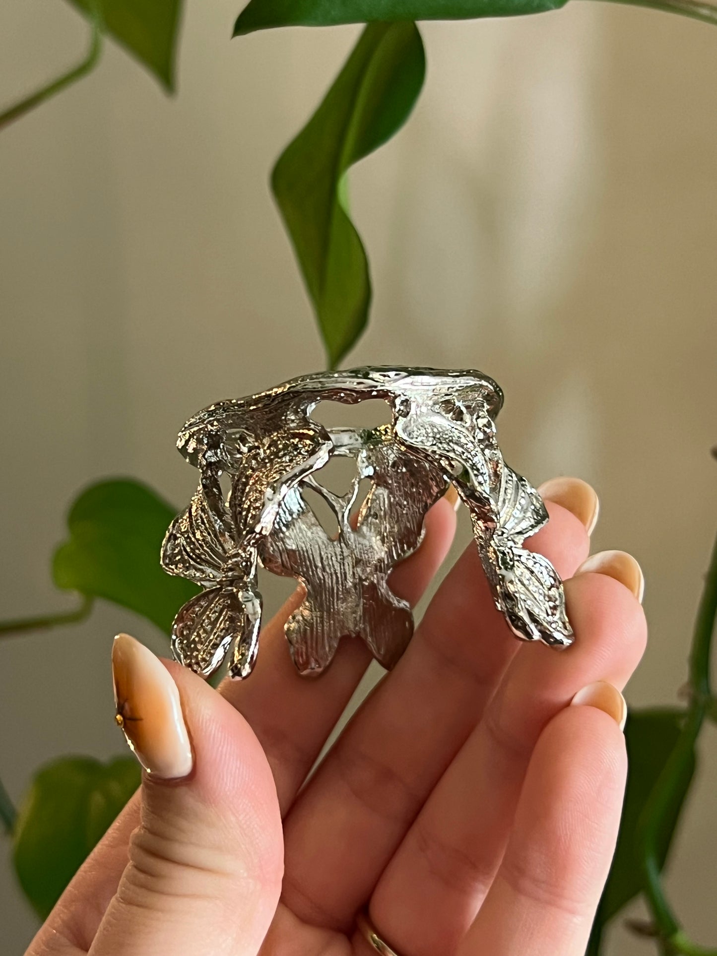 Silver Butterfly Sphere/Egg Stand