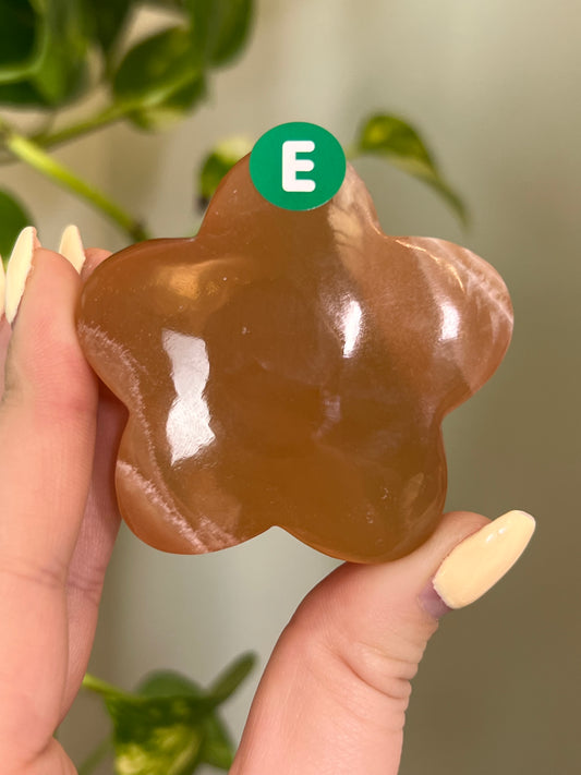 Honey Calcite Groovy Flower - E