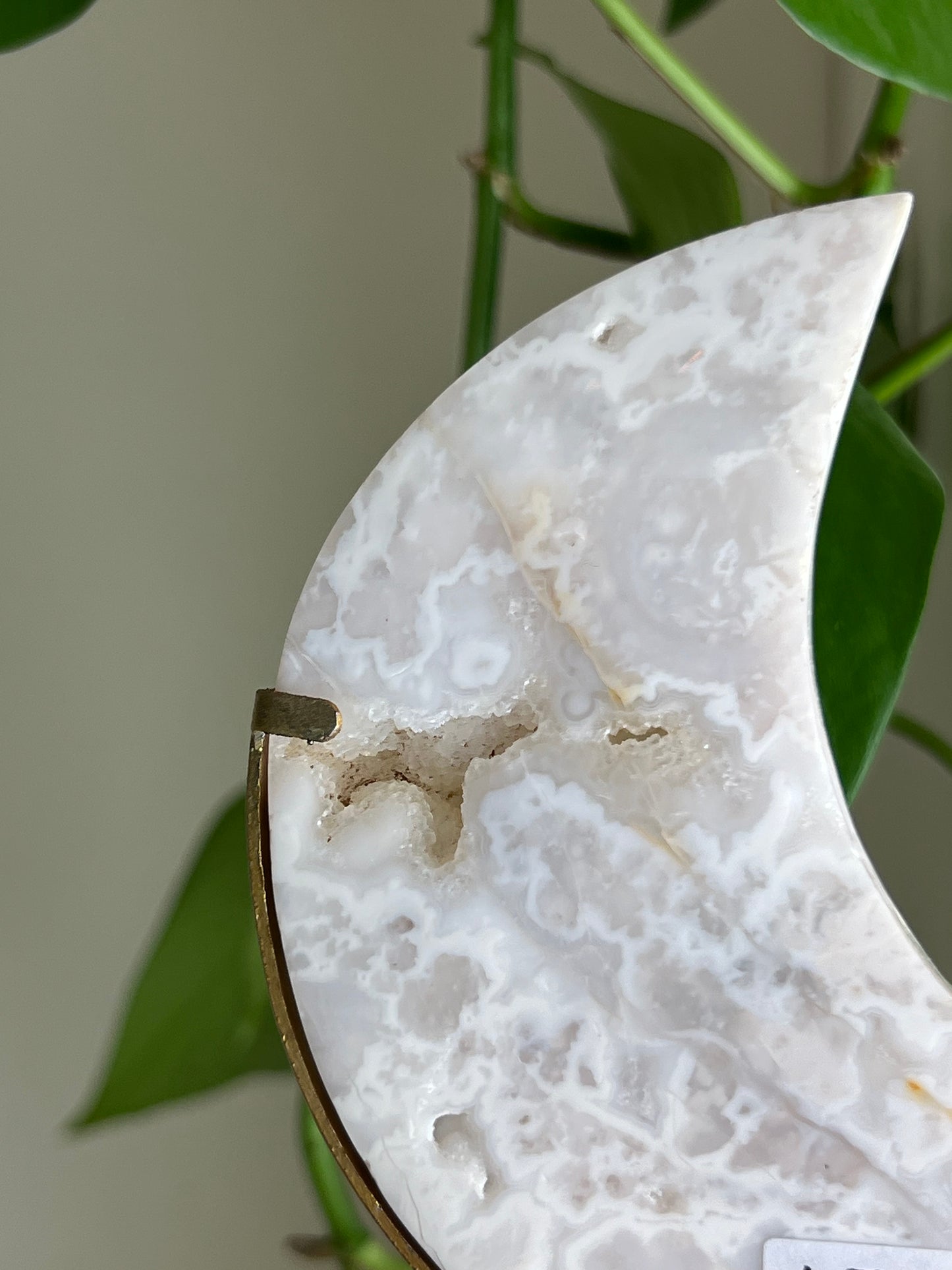 White Plume Agate Moon Stand