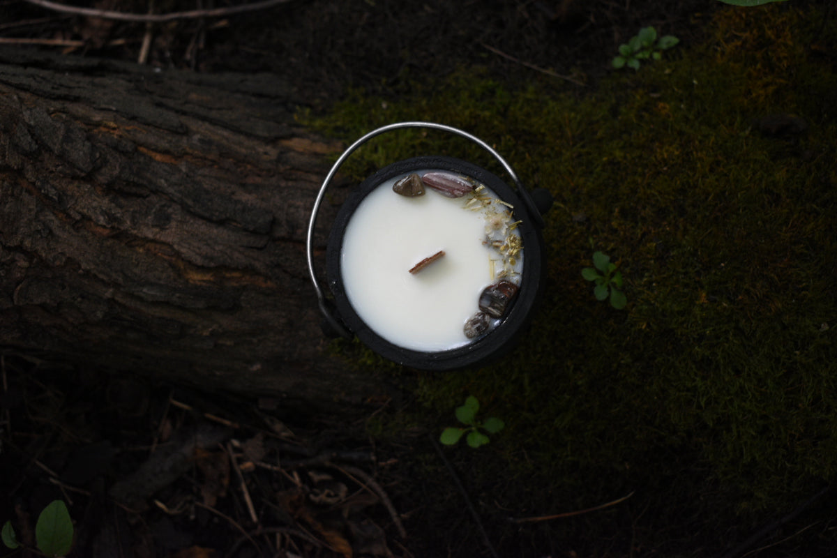 Autumnal Equinox Cauldron Candle | Green Tea + Warm Cedar 🍂