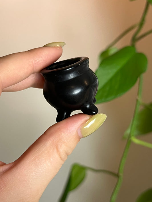 Black Obsidian Cauldron