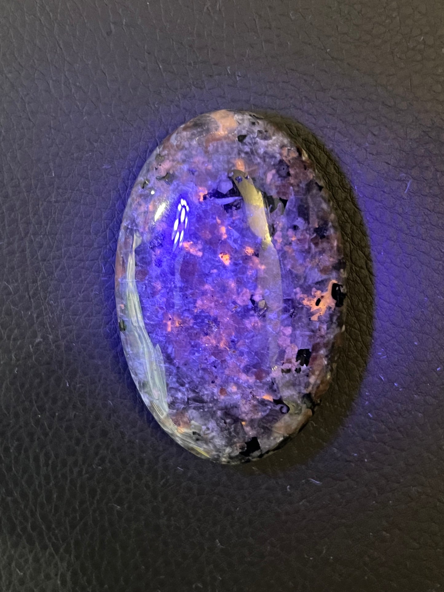 Yooperlite UV Reactive Small Palm Stone