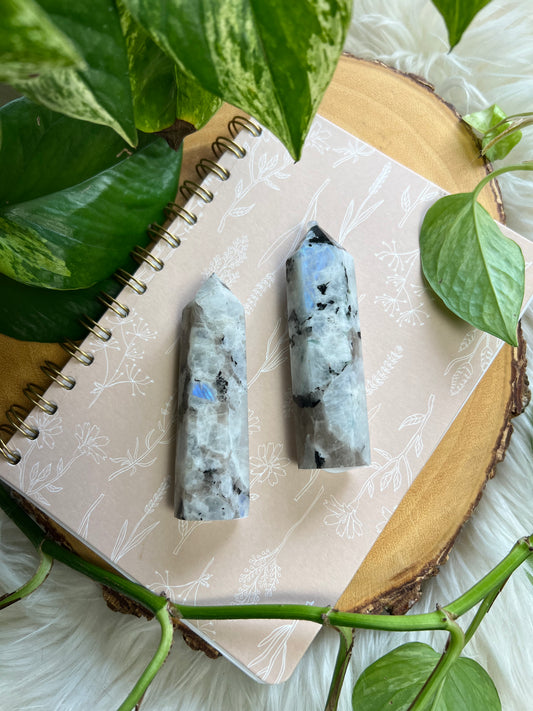 White Labradorite/Rainbow Moonstone Tower