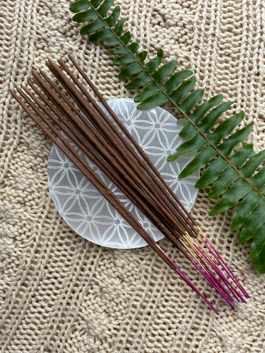 Dragons Blood, Mugwort & Clove Incense - Handrolled